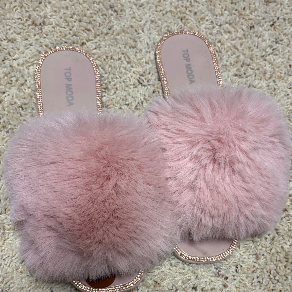 TOP Moda Blush Furry Women's Slippers